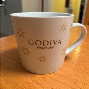 GODIVA Belgium 1926 XL Coffee Cup Mug 20oz Snowflakes
